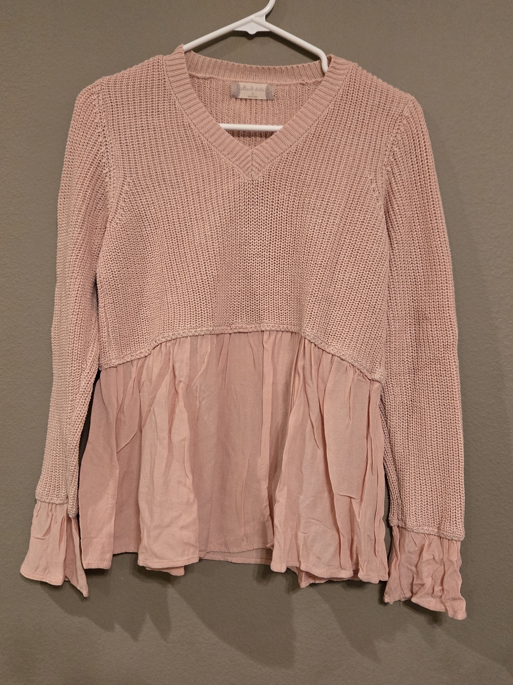 Altar'd State Women's Peach Blush V-Neck Knit & Peplum Blouse Size Small
